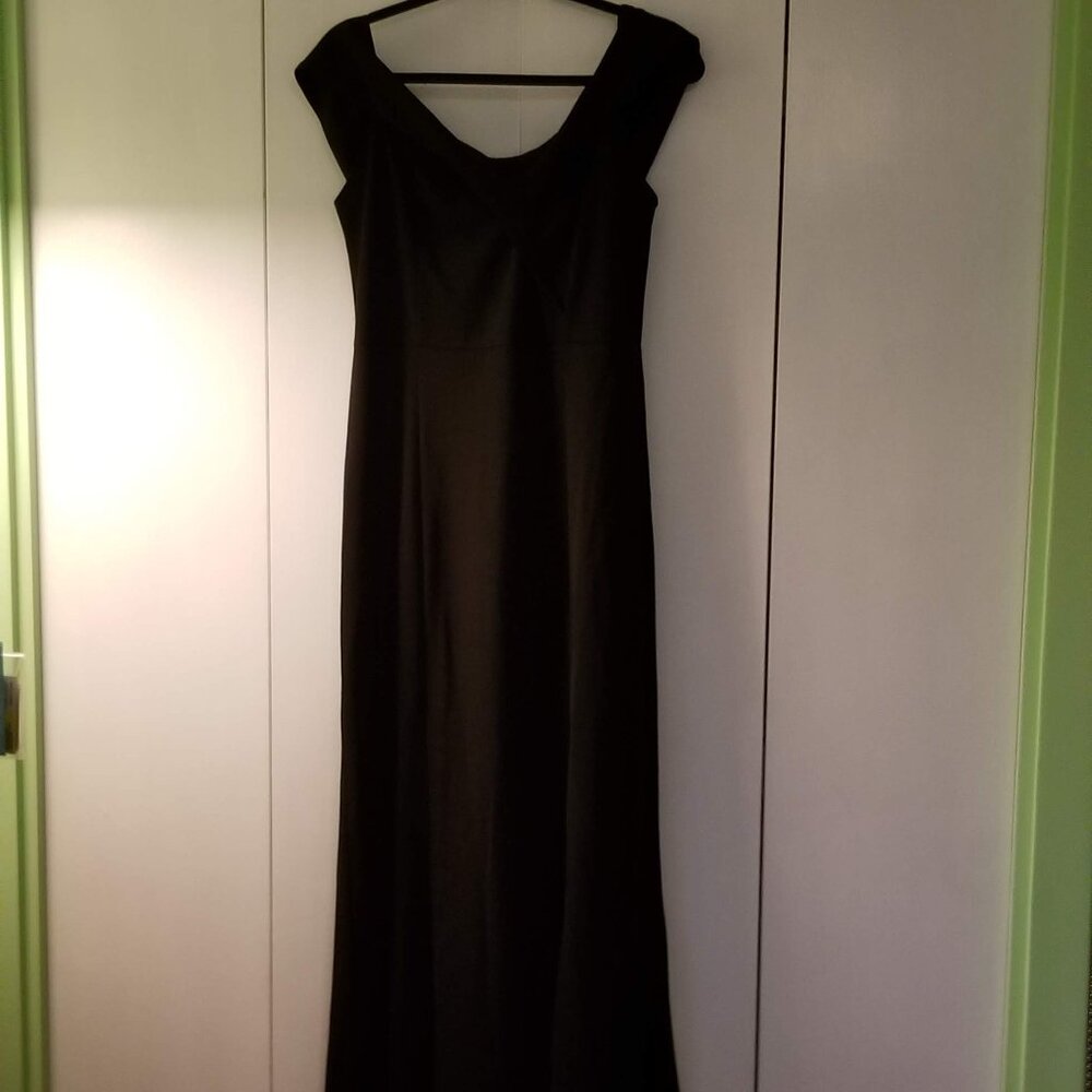 NWOT sophisticated long evening dress, size S-M